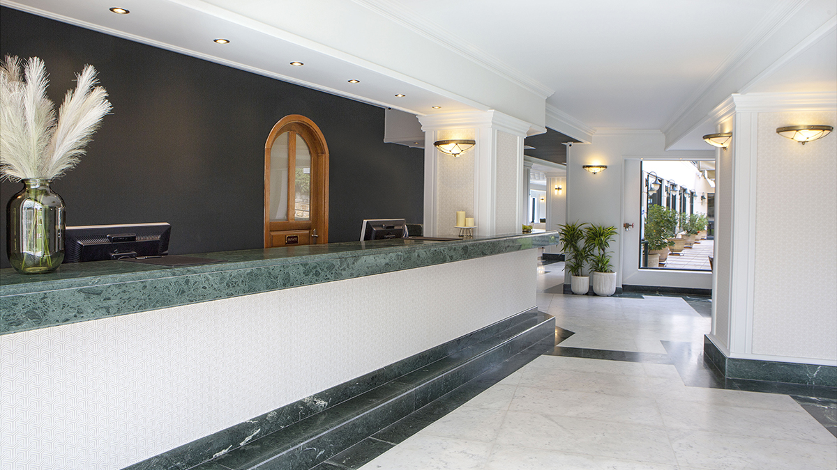 Zeus Essence Ramada Athens  (ex Ramada Athens Attica Riviera)